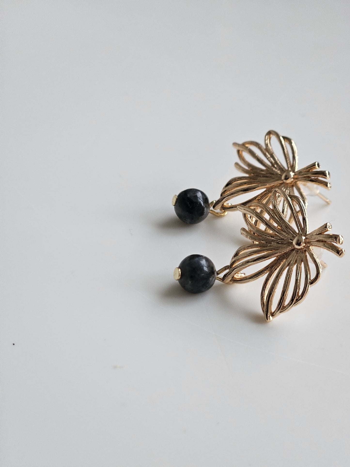 Oorbellen LEAF black